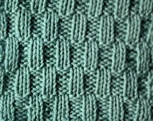 The elongated rib stitch is an easy rib that resembles the 2 x 2 rib but it is broken after 7 rows to create an entirely new appearance