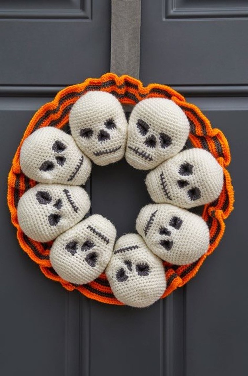 Circle of Skulls Wreathe by Lovecrafts