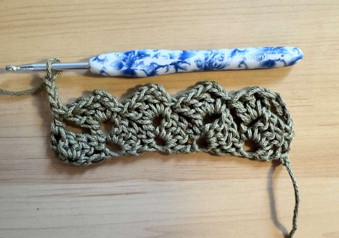 Crochet hatch stitch tutorial swatch showing the first foundation row.
