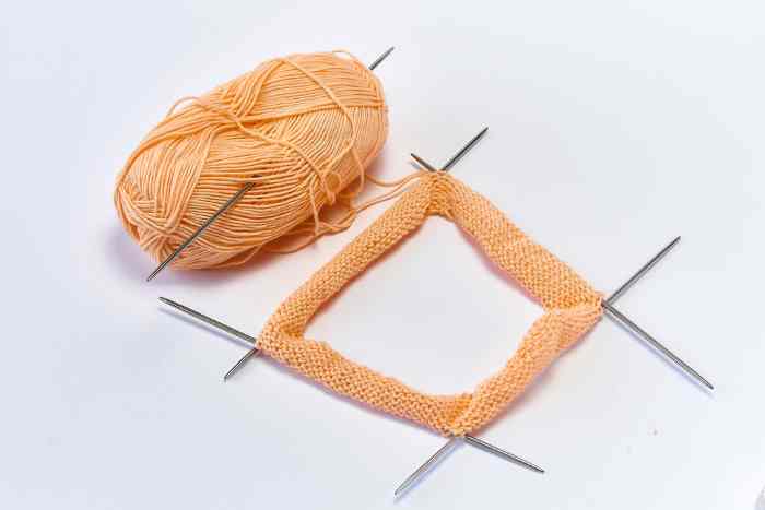 Set of double-pointed knitting needles
