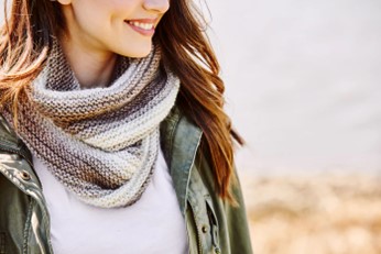 I wanna knit a cowl worn by a young woman