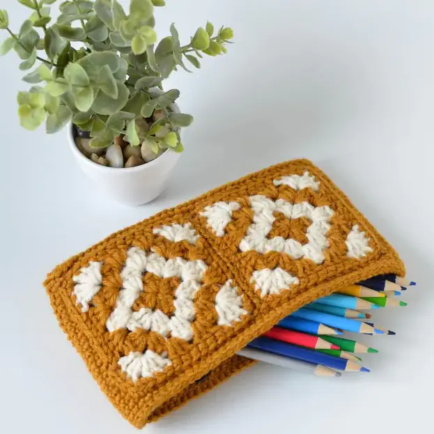 Lion brand pattern for a pencil pouch