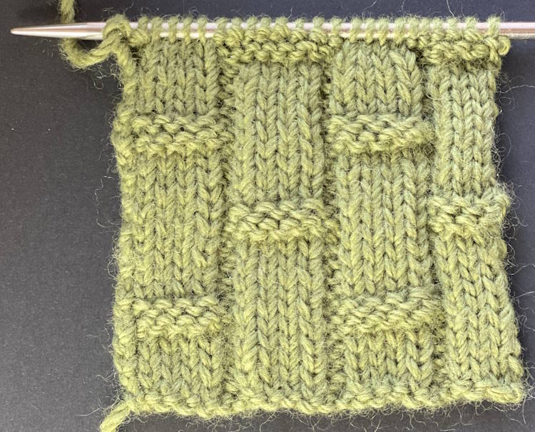 Right side of the bamboo rib knit stitch pattern