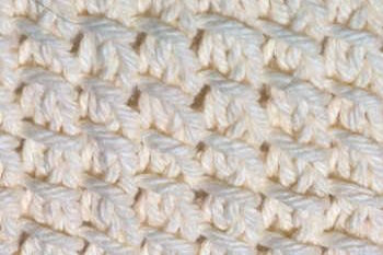 Knit bamboo stitch closeup (350-234 px)