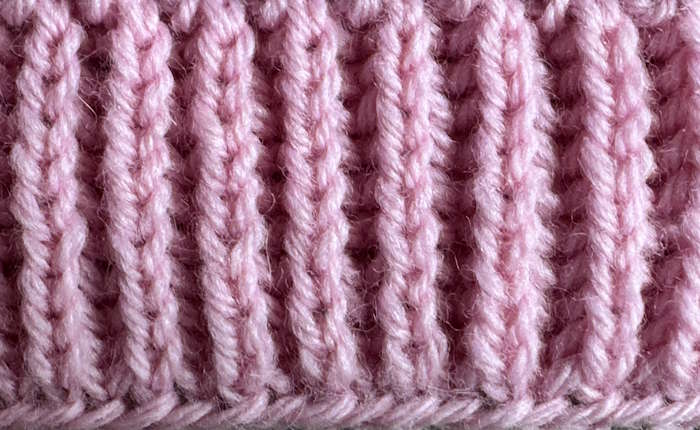 A close up view of the Brioche knit stitch