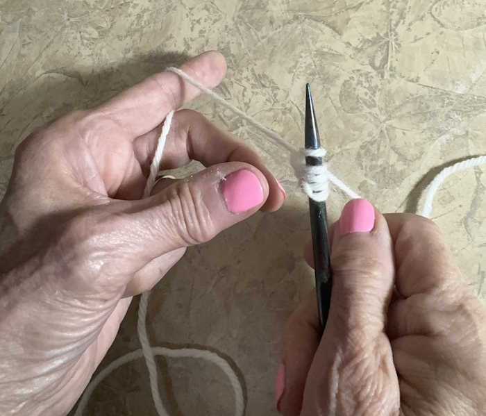 Cast on knitting using the thumb method