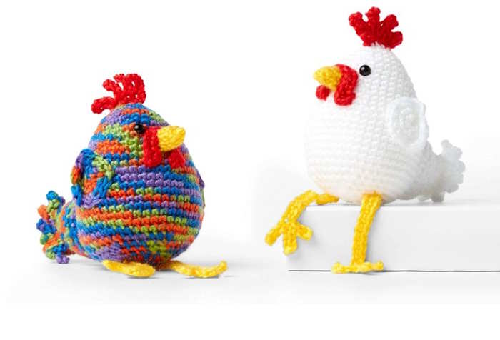 A chicken and rooster crocheted toys