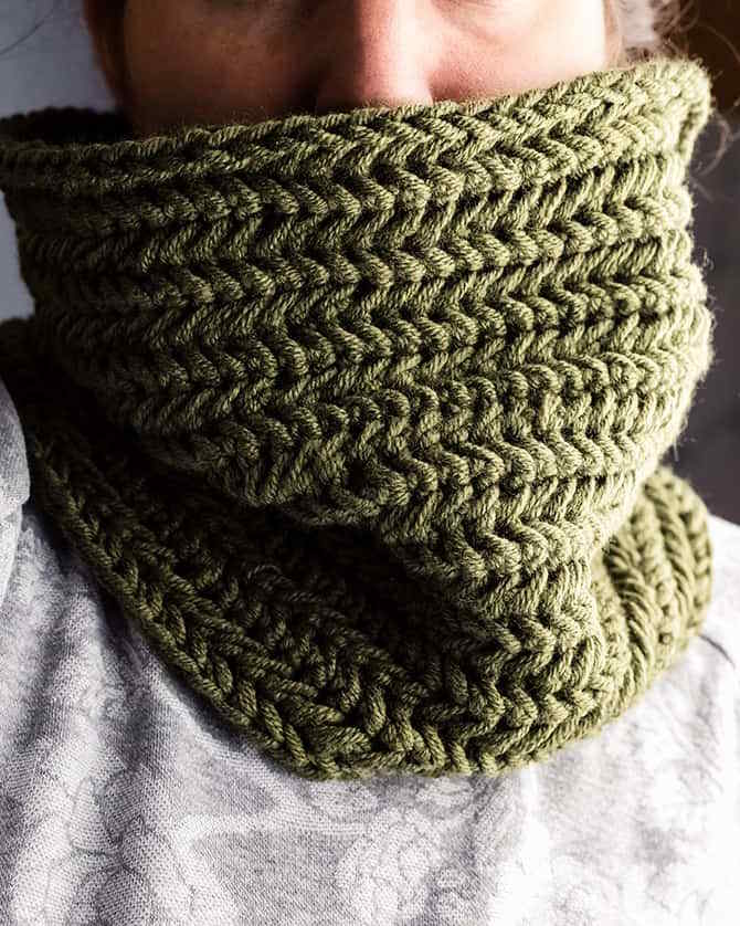 Crochet Herringbone Cowl by sarahmaker.com