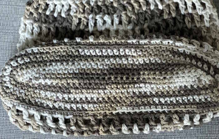 Base of the mesh crochet tote bag worked in single crochet stitch Base of the mesh crochet tote bag worked in single crochet stitch