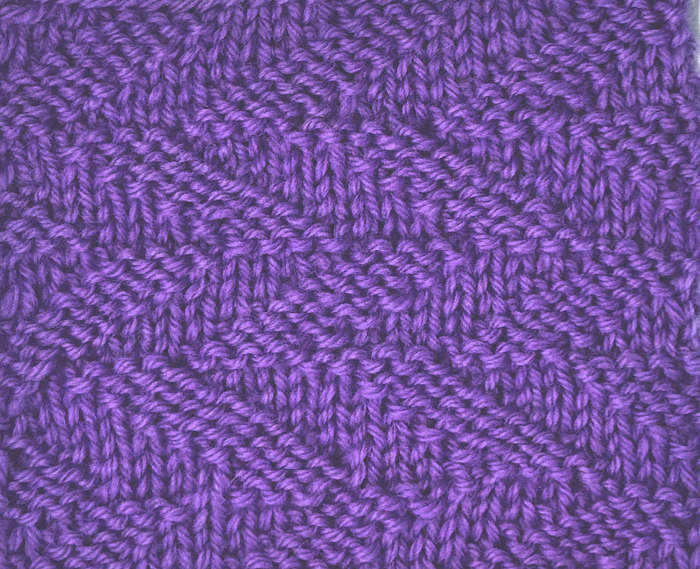 Wrong side showing of the cut diagnonals knit stitch pattern