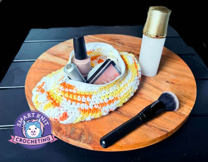 Half double crochet cluster bag filled with makeup Half double crochet cluster bag filled with makeup