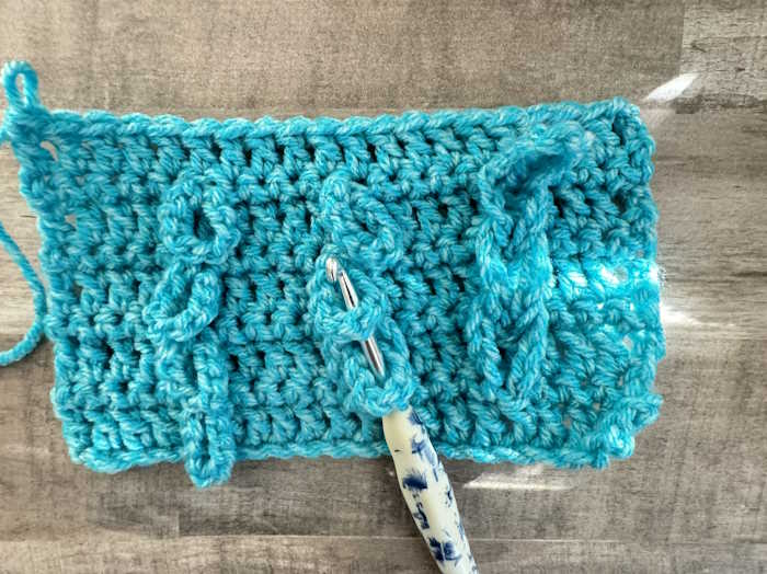 Demonstration of connecting the loops to finish the Jacob's Ladder Stitch Demonstration of connecting the loops to finish the Jacob's Ladder Stitch