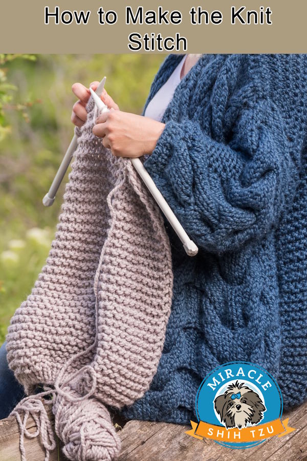 A woman is knitting the garter stitch in bulky yarn