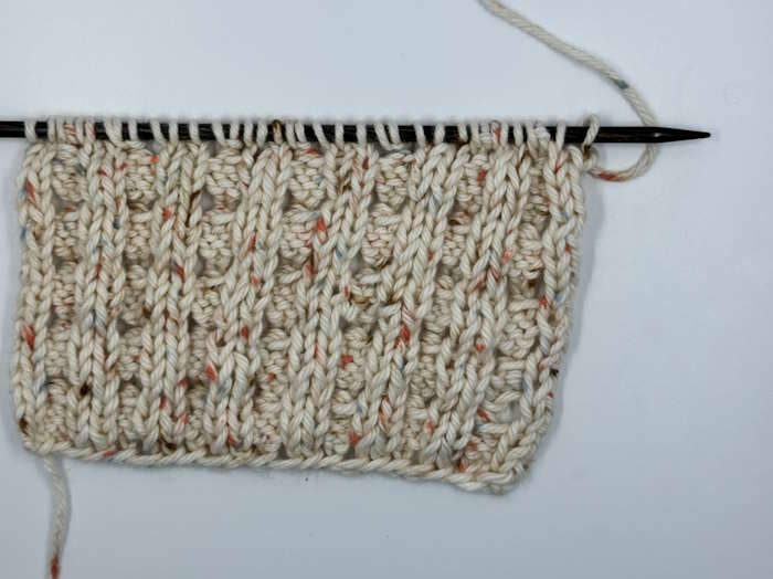 Wrong side showing of the puffed rib stitch