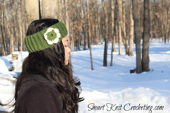 A girl wearing a green crochet rib stitch headband.