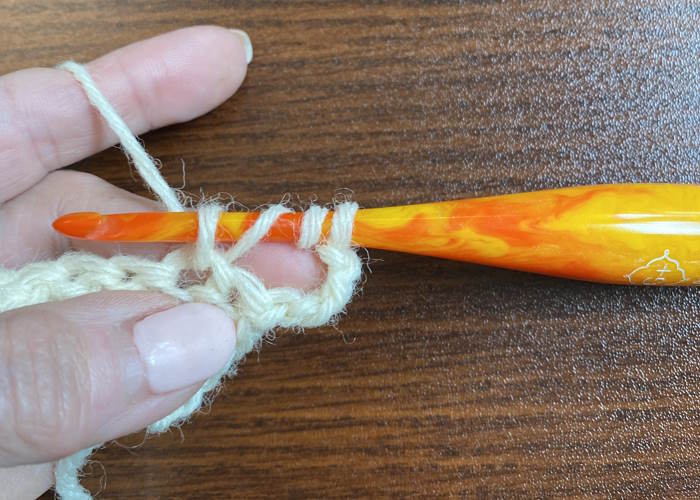 treble crochet stitch tutorial, 4 loops on hook